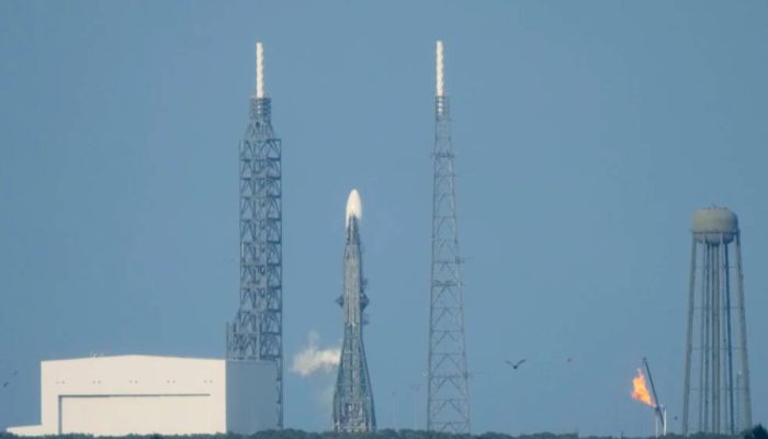 Blue Origin Sukses Luncurkan Misi NASA ke Mars Setelah Penundaan Mendadak