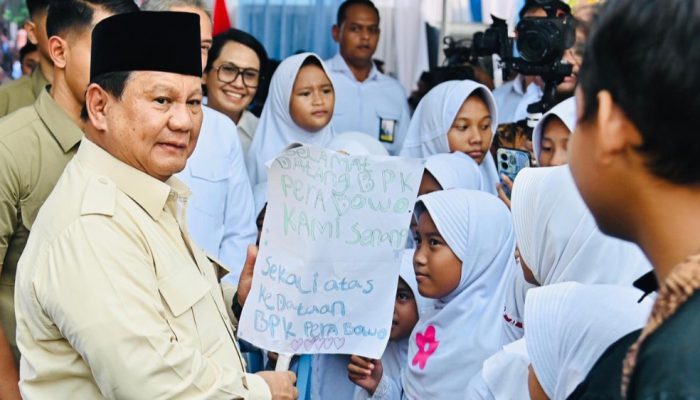 Presiden Prabowo Percepat Modernisasi Sekolah Lewat Program Smartboard Berbasis Teknologi Interaktif