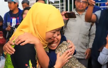 Tekan Inflasi Nataru, Gubernur Khofifah Gelar Pasar Murah di Simokerto Surabaya