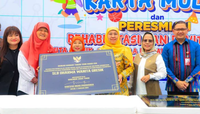 Gubernur Khofifah Terima Penghargaan Hearing Aid East Java atas Komitmen 35 Tahun Layanan Deteksi Dini