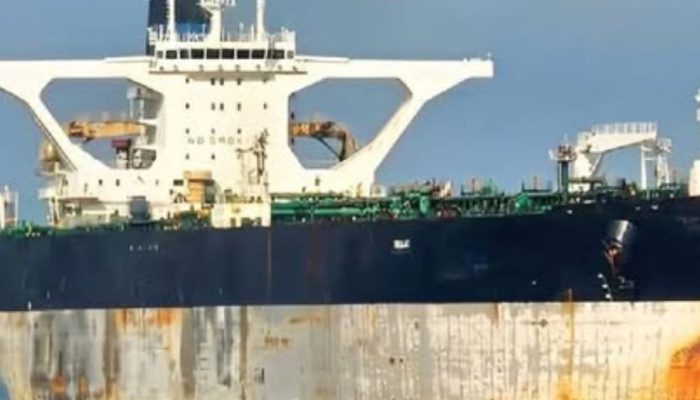 Kapal Minyak ‘Siluman’ Rusia Lolos dari Sanksi, Ketegangan Global Memanas