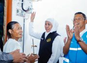 Gubernur Khofifah Fokus Kebutuhan Dasar, 3.400 Rumah Tangga Miskin di Jatim Dapat Listrik Gratis