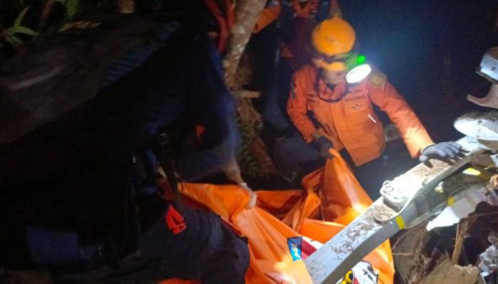 Pencarian Helikopter di Sekadau Berlanjut, Ekor Ditemukan di Area Perbukitan