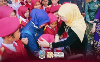 Gubernur Khofifah Apresiasi Kolaborasi Paskibra SD hingga SMA di Hardiknas 2026