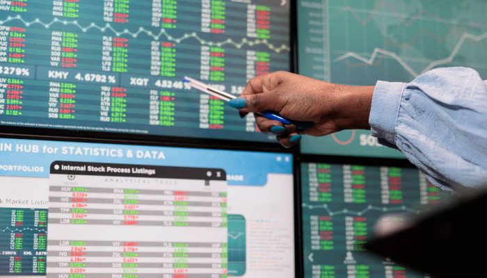 Analis Prediksi IHSG Menguat Terbatas, Investor Diminta Tetap Waspada
