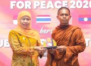 Bhikkhu dari Empat Negara Tiba di Surabaya, Gubernur Jawa Timur Ajak Perkuat Toleransi dan Persaudaraan