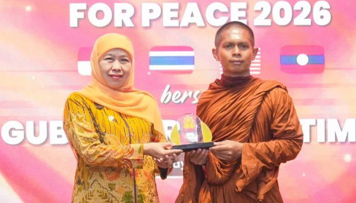 Bhikkhu dari Empat Negara Tiba di Surabaya, Gubernur Jawa Timur Ajak Perkuat Toleransi dan Persaudaraan