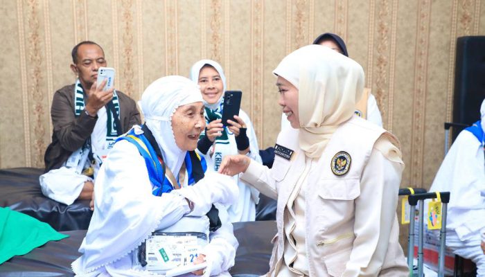 Embarkasi Surabaya Berangkatkan 44 Ribu Jamaah Haji, Gubernur Khofifah: Terbanyak di Indonesia