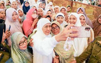 Salat Idul Adha di Al Akbar Surabaya, Khofifah Ajak Teladani Keikhlasan Nabi Ibrahim dan Ismail