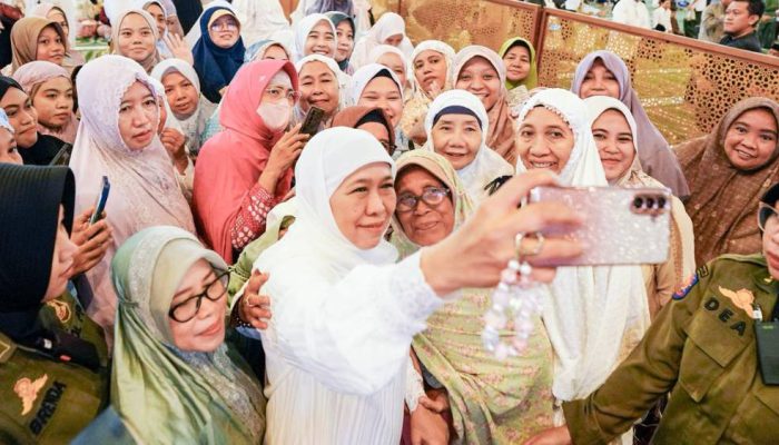 Salat Idul Adha di Al Akbar Surabaya, Khofifah Ajak Teladani Keikhlasan Nabi Ibrahim dan Ismail