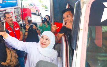 Gubernur Khofifah Pastikan Pasokan Biosolar di Jawa Timur Aman dan Lancar saat Tinjau SPBU Karanglo, Malang. Pastikan Pemprov Jatim Perkuat Koordinasi Bidang Energi dengan Pertamina dan PLN