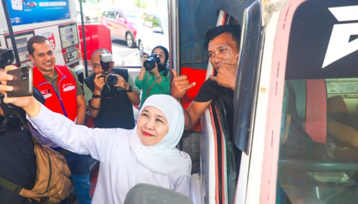Gubernur Khofifah Pastikan Pasokan Biosolar di Jawa Timur Aman dan Lancar saat Tinjau SPBU Karanglo, Malang. Pastikan Pemprov Jatim Perkuat Koordinasi Bidang Energi dengan Pertamina dan PLN