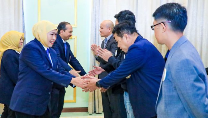 Pelantik IKA UNAIR Bali, Khofifah Tegaskan Peran Strategis Alumni dalam Mendorong Pertumbuhan Ekonomi