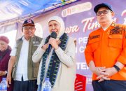 Kunjungi Pengungsian Benteng Jawa, Gubernur Khofifah Dorong Pemulihan Anak dan Keluarga Korban Gempa