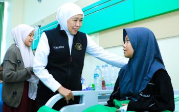 Jenguk 27 Pasien Korban Dugaan Keracunan MBG, Gubernur Khofifah: 24 Sudah Bisa Pulang
