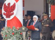 Pimpin Upacara di Grahadi, Khofifah Tekankan Pancasila sebagai Pedoman Pelayanan kepada Masyarakat