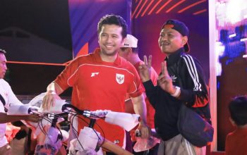 Ribuan Warga Nobar di Grahadi, Kemenangan Timnas Indonesia Disambut Sorak-Sorai
