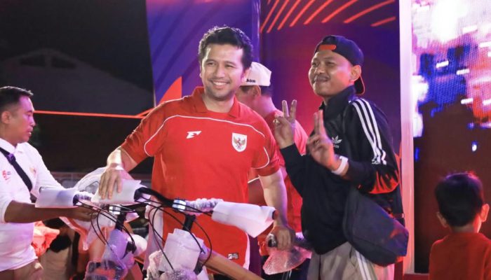 Ribuan Warga Nobar di Grahadi, Kemenangan Timnas Indonesia Disambut Sorak-Sorai