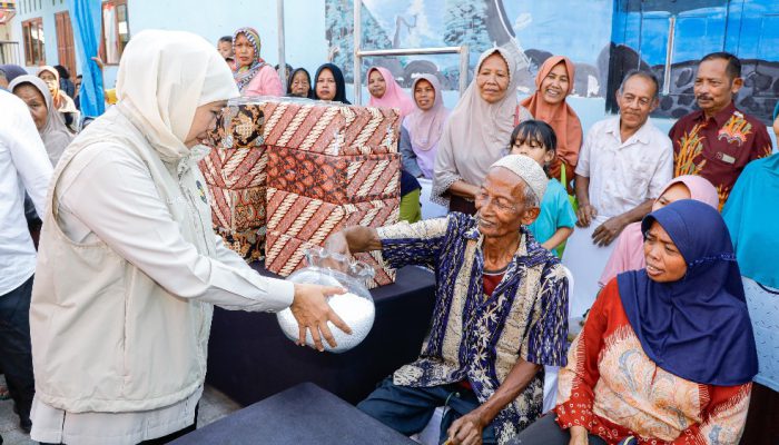 Khofifah Hadirkan Pasar Murah di Magetan, Beras Medium Dijual Rp11 Ribu per Kg